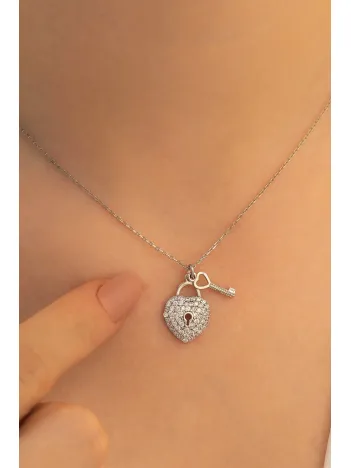 Kadın Gümüş Kolye - Zirkon Taşlı Kalp Kilit Model Gümüş Kadın Kolye