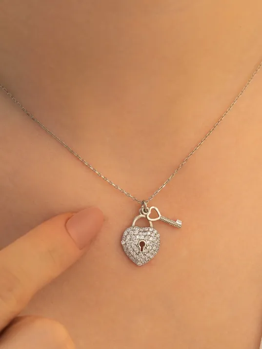 Kadın Gümüş Kolye - Zirkon Taşlı Kalp Kilit Model Gümüş Kadın Kolye Kadın Gümüş Kolye - Zirkon Taşlı Kalp Kilit Model Gümüş Kadın Kolye