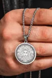 Steel Aether Çelik Kadın Kolye Yunan Tanrısı Medusa İşlemeli Yuvarlak Plaka Kararmaz Steel Aether Çelik Kadın Kolye Yunan Tanrısı Medusa İşlemeli Yuvarlak Plaka Kararmaz