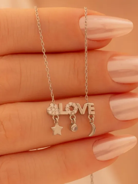 Kadın Gümüş Kolye - Sevgililer Günü - Hediye - Zirkon Taşlı Love Yazılı Kalp Motifli Kadın Kolye