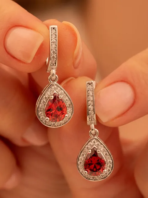 Kadın Gümüş Küpe - Damla Model Yakut Taşlı Zirkon Süslemeli Rodyumlu Kadın Küpe