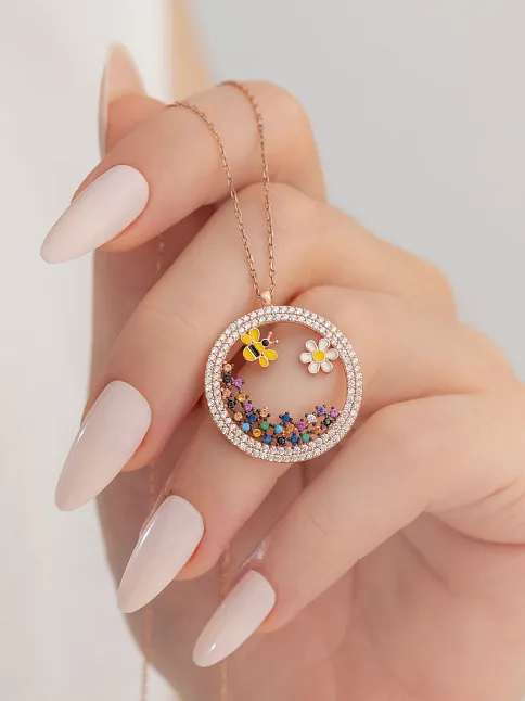 Kadın Gümüş Kolye - Arı Ve Papatya Figürlü Rose Renk Zirkon Taşlı Yuvarlak Model Gümüş Kolye