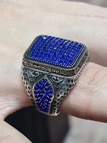 Erkek Gümüş Yüzük - Mavi Zirkon Taşlı Kare Model Yanları Kraliyet Tarzı Erkek Yüzük Erkek Gümüş Yüzük - Mavi Zirkon Taşlı Kare Model Yanları Kraliyet Tarzı Erkek Yüzük