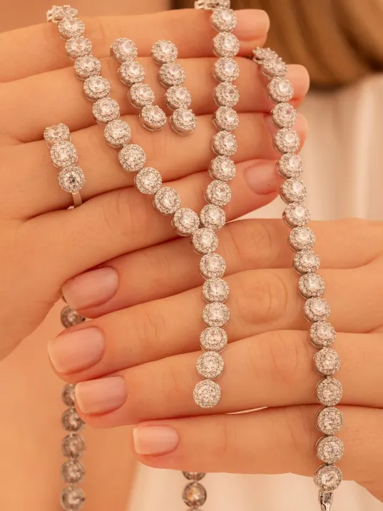 Kadın Gümüş Takı Seti - Şahmeran Yuvarlak Model Zirkon Taşlı Kolye, Bileklik, Yüzük, Küpe Tam Set Kadın Gümüş Takı Seti - Şahmeran Yuvarlak Model Zirkon Taşlı Kolye, Bileklik, Yüzük, Küpe Tam Set