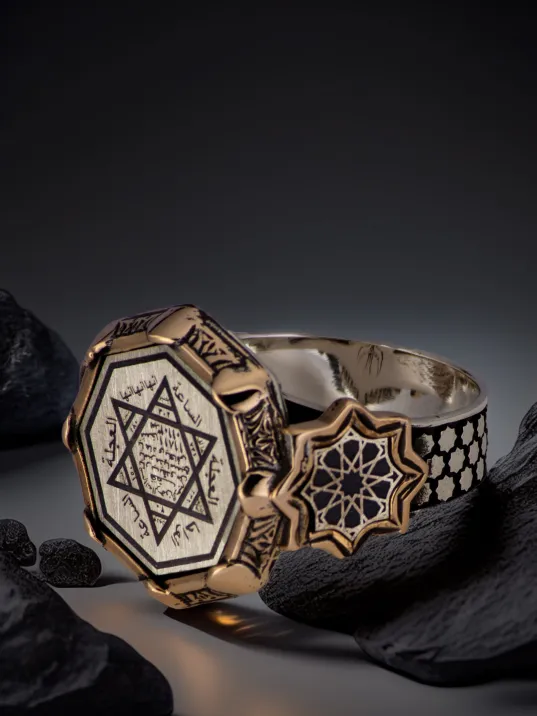 Erkek Hz Süleyman Mührü İşlemeli Yanı Kalkan Motifli 925 Ayar Gümüş Yüzük