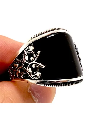 Oniks Taşlı Sarmaşık Motifli Erkek Gümüş Yüzük