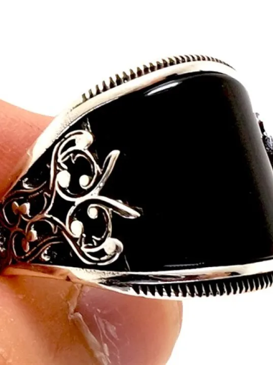 Oniks Taşlı Sarmaşık Motifli Erkek Gümüş Yüzük