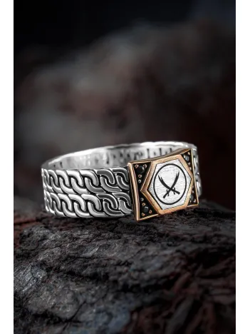 Erkek Gümüş Yüzük -Zirkon Taşlı Çift Zülfikar Kılıcı İşlemeli Sarmal Model Erkek Yüzük Erkek Gümüş Yüzük -Zirkon Taşlı Çift Zülfikar Kılıcı İşlemeli Sarmal Model Erkek Yüzük