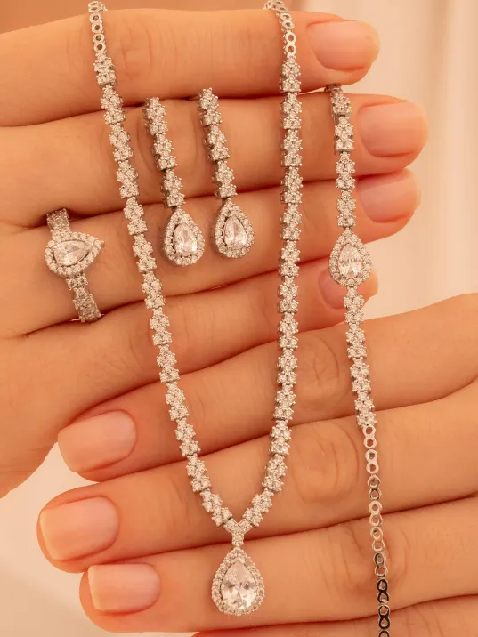 Kadın Gümüş Takı Seti - Aylin Damla Model Zirkon Taşlı Kolye, Bileklik, Yüzük, Küpe Tam Set Kadın Gümüş Takı Seti - Aylin Damla Model Zirkon Taşlı Kolye, Bileklik, Yüzük, Küpe Tam Set