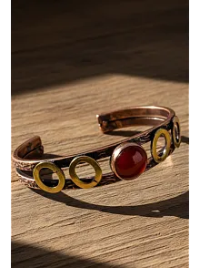 Kadın Bakır Bileklik - Kırmızı Akik Taş Halkalı Model Bakır Bilezik Metal Kutu Ve Doğal Taşlar Kadın Bakır Bileklik - Kırmızı Akik Taş Halkalı Model Bakır Bilezik Metal Kutu Ve Doğal Taşlar
