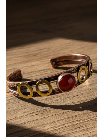Kadın Bakır Bileklik - Kırmızı Akik Taş Halkalı Model Bakır Bilezik Metal Kutu Ve Doğal Taşlar