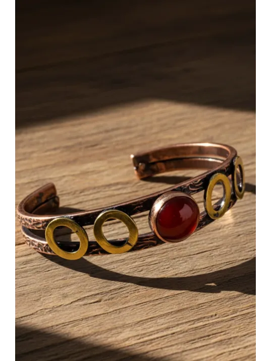 Kadın Bakır Bileklik - Kırmızı Akik Taş Halkalı Model Bakır Bilezik Metal Kutu Ve Doğal Taşlar Kadın Bakır Bileklik - Kırmızı Akik Taş Halkalı Model Bakır Bilezik Metal Kutu Ve Doğal Taşlar