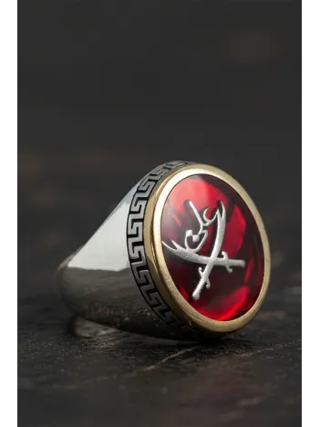 Erkek Gümüş Yüzük - Çift Zülfikar Kılıcı Ve Tuğra İşlemeli Yakut Taşlı Grek Desenli Gümüş Yüzük Erkek Gümüş Yüzük - Çift Zülfikar Kılıcı Ve Tuğra İşlemeli Yakut Taşlı Grek Desenli Gümüş Yüzük