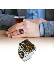 Erkek Gümüş Yüzük - Baget Kesim Zultanit Taşlı Yanları Gotik Süslemeli 925 Ayar Gümüş Erkek Yüzük