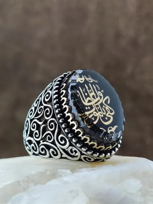 Kişiye Nasihat Olarak Ölüm Yeter Yazılı Siyah Mineli Gümüş Erkek Yüzük GYZGMSZGUMU