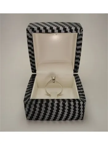 IŞIKLI PIRLANTA ALTIN TEKTAŞ YÜZÜK KUTUSU KARBON FİBER DESENLİ