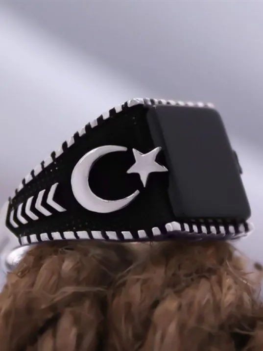 Siyah Oniks Kare Taşlı Ay Yıldız İşlemeli Özel Seri Erkek Gümüş Yüzük