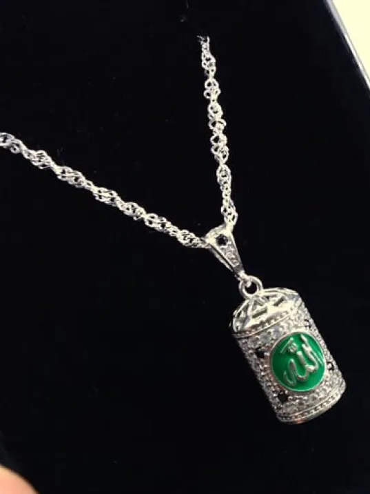 Allah Yazılı Bayan Gümüş Muska Cevşen Kolye Allah Yazılı Bayan Gümüş Muska Cevşen Kolye