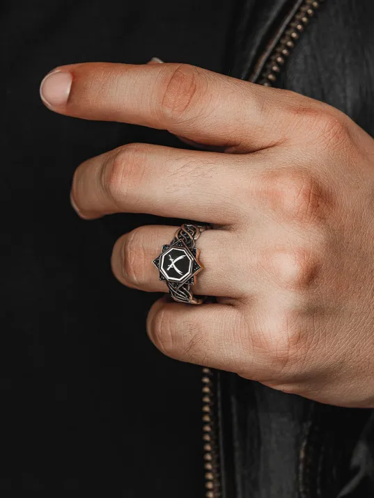 Erkek Gümüş Yüzük - Sarmal Model Zirkon Taşlı Çift Zülfikar Kılıcı İşlemeli Erkek Yüzük