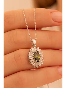 Kadın Gümüş Kolye - Damla Model Zultanit Taşlı Baget Süslemeli Rodyumlu Kadın Kolye