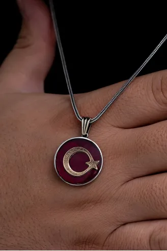 Erkek Gümüş Kolye - Ayyıldız İşlemeli Kırmızı Renkli Gümüş Kolye