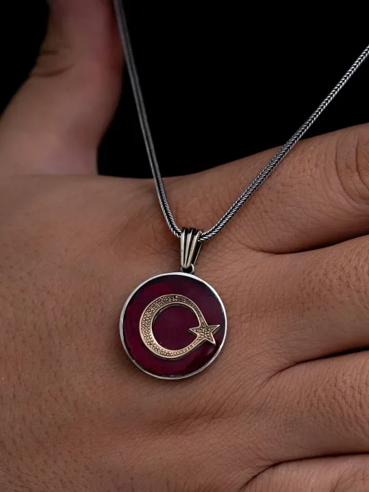 Erkek Gümüş Kolye - Ayyıldız İşlemeli Kırmızı Renkli Gümüş Kolye