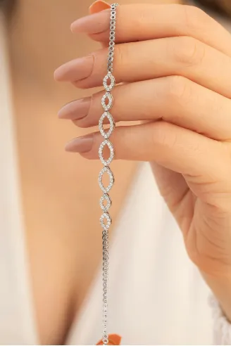 Kadın Gümüş Bileklik - 925 Ayar Zirkon Taşlı Mekik Model Gümüş Kadın Bileklik
