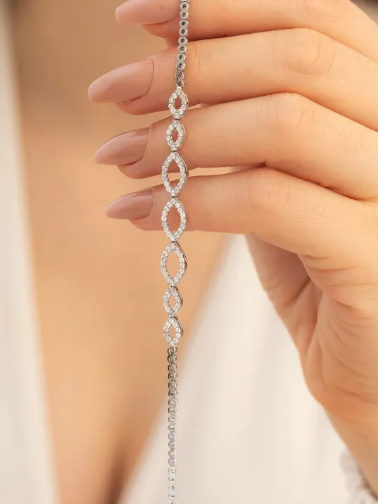 Kadın Gümüş Bileklik - 925 Ayar Zirkon Taşlı Mekik Model Gümüş Kadın Bileklik Kadın Gümüş Bileklik - 925 Ayar Zirkon Taşlı Mekik Model Gümüş Kadın Bileklik