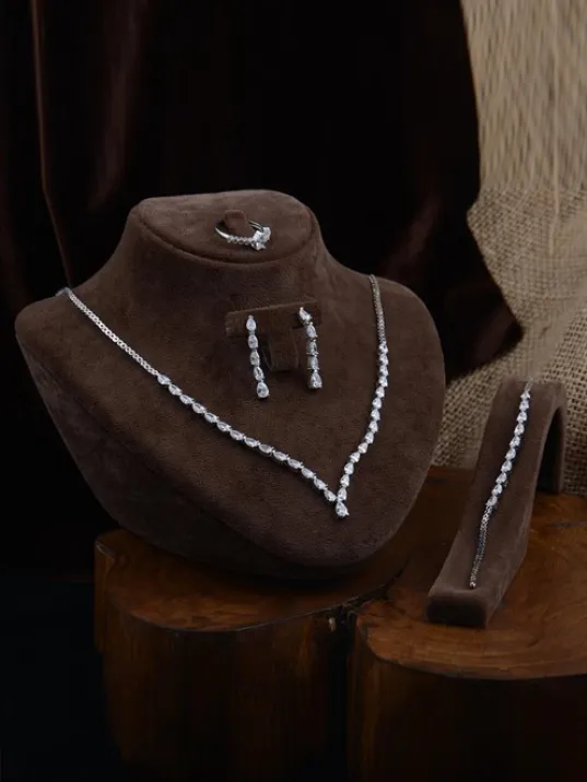 Dolunay Bayan Zirkon Taşlı Gümüş Su Yolu Set - Kolye, Bileklik, Küpe, Yüzük Dolunay Bayan Zirkon Taşlı Gümüş Su Yolu Set - Kolye, Bileklik, Küpe, Yüzük
