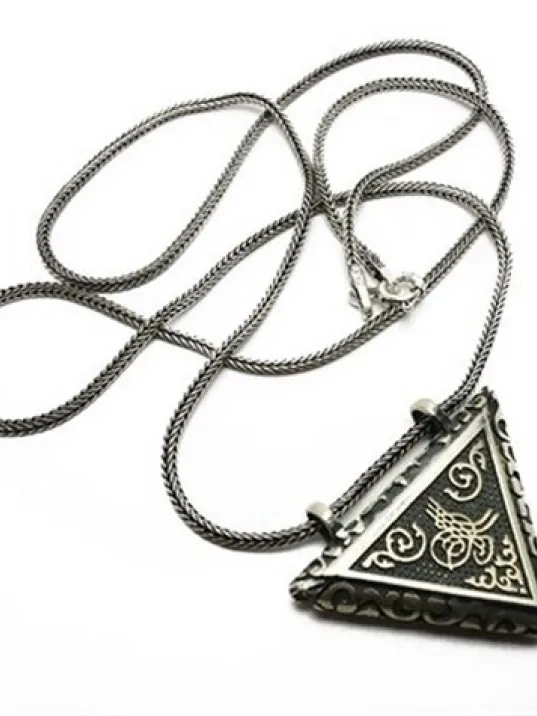 Küçük Boy Üçgen Gümüş Cevşen Muska Haznesi Erkek Kolye Zincir