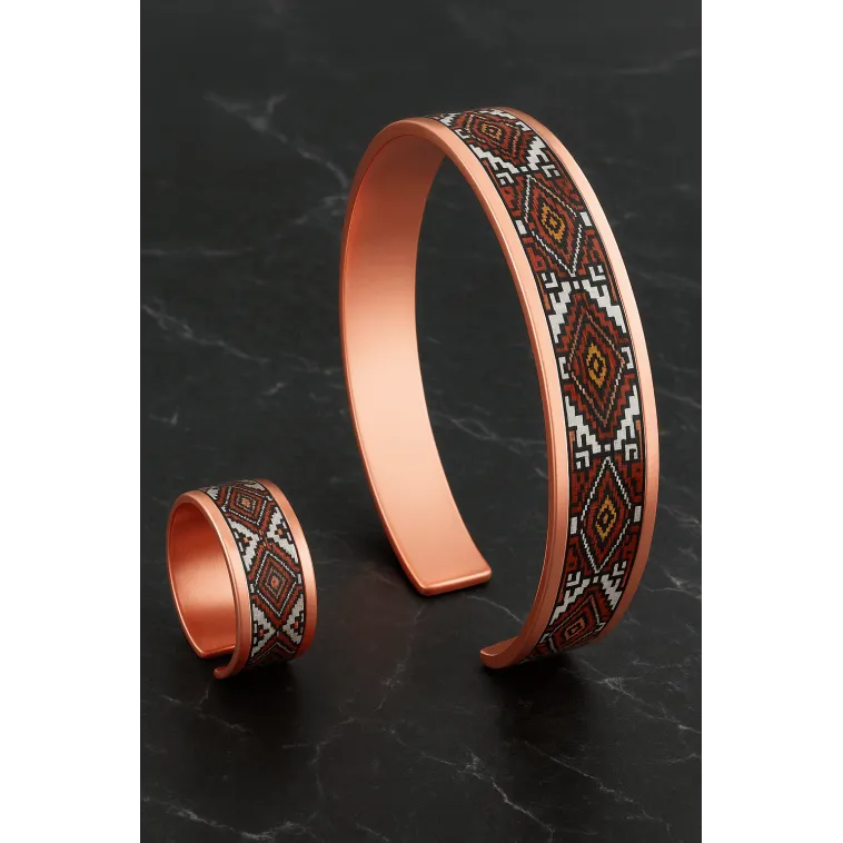Kadın Bakır Bileklik Yüzük Set - Rosewhite Model Özel Baskı Metal Kutu Ve Kuvars Taşı Kadın Bakır Bileklik Yüzük Set - Rosewhite Model Özel Baskı Metal Kutu Ve Kuvars Taşı