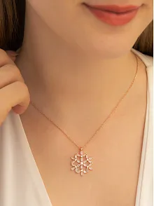 Kadın Gümüş Kolye - Kadın Rose Renk Baget Taşlı Kar Tanesi Gümüş Kolye