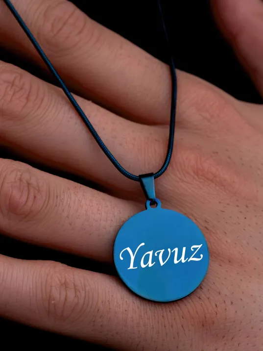 Erkek Çelik Kolye - Parlament Mavisi İsim Yazılabilir Yuvarlak Model Çelik Kolye