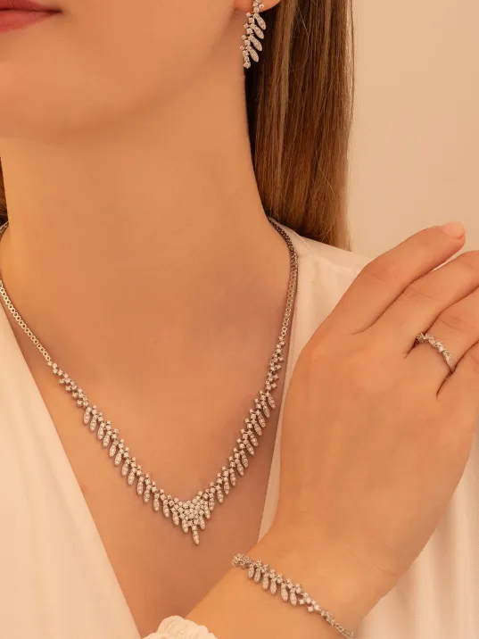 Kadın Gümüş Takı Seti - Nigar Zirkon Taşlı Yaprak Model Kolye, Bileklik, Yüzük, Küpe Tam Set Kadın Gümüş Takı Seti - Nigar Zirkon Taşlı Yaprak Model Kolye, Bileklik, Yüzük, Küpe Tam Set