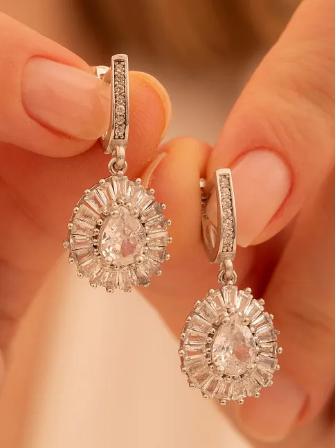 Kadın Gümüş Küpe - Damla Model Zirkon Taşlı Baget Süslemeli Rodyumlu Kadın Küpe