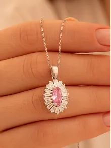 Kadın Gümüş Kolye - Damla Model Pembe Zirkon Taşlı Baget Süslemeli Rodyumlu Kadın Kolye