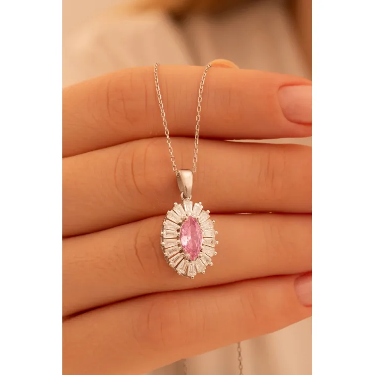 Kadın Gümüş Kolye - Damla Model Pembe Zirkon Taşlı Baget Süslemeli Rodyumlu Kadın Kolye Kadın Gümüş Kolye - Damla Model Pembe Zirkon Taşlı Baget Süslemeli Rodyumlu Kadın Kolye