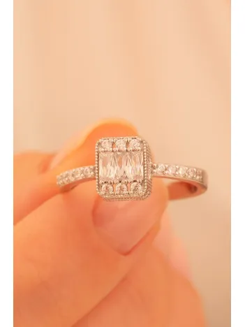 Kadın Gümüş Yüzük - Nazlı Baget Taşlı Zirkon Süslemeli Kadın Yüzük