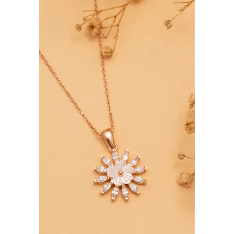 Zirkon Taşlı Rose Manolya Çiçeği Model 2 Kadın Gümüş Kolye GKLMNLYCCK2-ROS Zirkon Taşlı Rose Manolya Çiçeği Model 2 Kadın Gümüş Kolye GKLMNLYCCK2-ROS