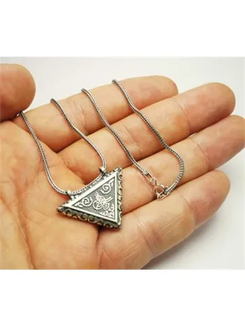 Küçük Boy Üçgen Gümüş Cevşen Muska Haznesi Erkek Kolye Zincir Küçük Boy Üçgen Gümüş Cevşen Muska Haznesi Erkek Kolye Zincir