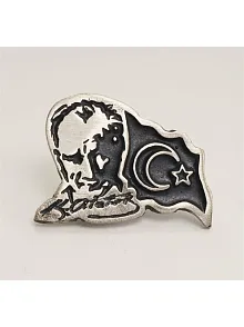 Atatürk İmzalı Siluetli Ve Bayraklı Gümüş Rozet