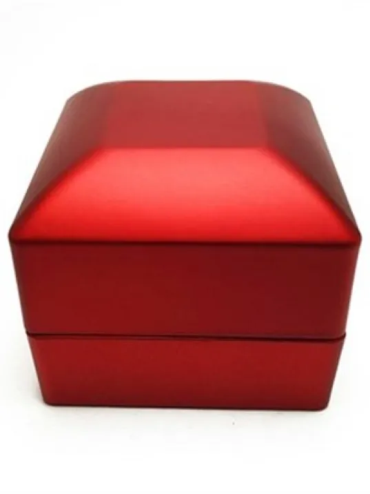 Işıklı Pırlanta Tektaş Yüzük Ve Mücevher Takı Kutusu Kırmızı