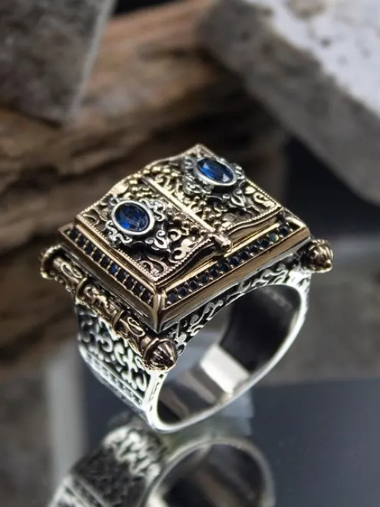 Kitab-ı Kut Safir Taşlı Tesbih Motifli Özel Seri Koleksyonluk 925 Ayar Gümüş Erkek Yüzük