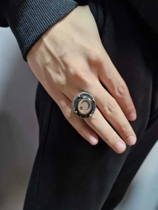 Erkek Gümüş Yüzük - Ay Yıldız İşlemeli Siyah Zirkon Taşlı Lüks Erkek Yüzük