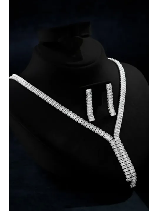 Kadın Bijuteri Kolye Küpe Set - Elora Model Baget Taşlı Zarif Su Yolu Set Kadın Bijuteri Kolye Küpe Set - Elora Model Baget Taşlı Zarif Su Yolu Set