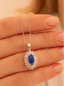 Kadın Gümüş Kolye - Damla Model Safir Taşlı Baget Süslemeli Rodyumlu Kadın Kolye