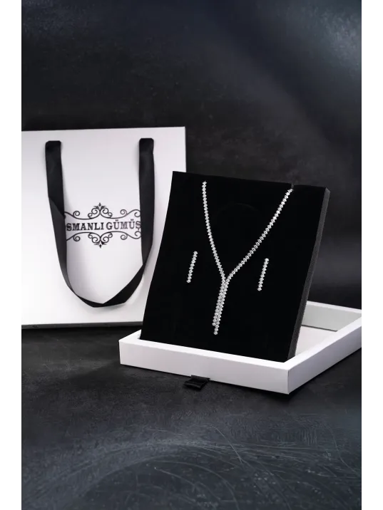 Kadın Bijuteri Kolye Küpe Set - Clara Model Zirkon Taşlı Zarif Su Yolu Set