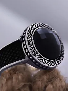 Yuvarlak Siyah Oniks Taşlı Kristal Kesim Özel Seri Erkek Gümüş Yüzük