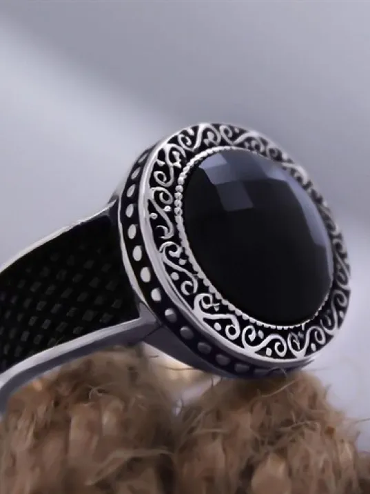 Yuvarlak Siyah Oniks Taşlı Kristal Kesim Özel Seri Erkek Gümüş Yüzük
