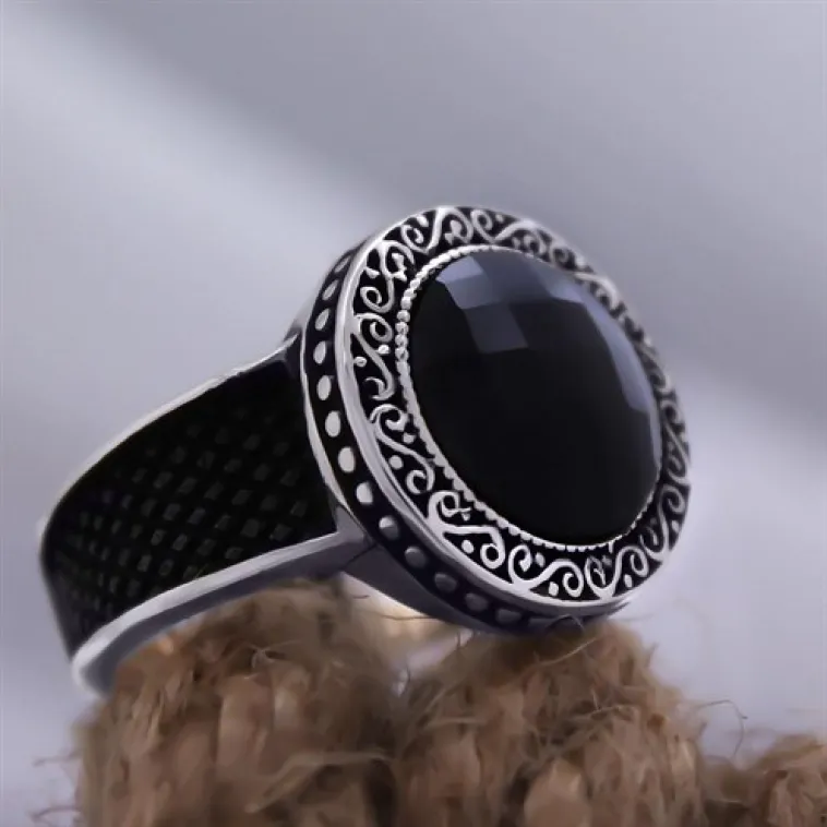Yuvarlak Siyah Oniks Taşlı Kristal Kesim Özel Seri Erkek Gümüş Yüzük Yuvarlak Siyah Oniks Taşlı Kristal Kesim Özel Seri Erkek Gümüş Yüzük